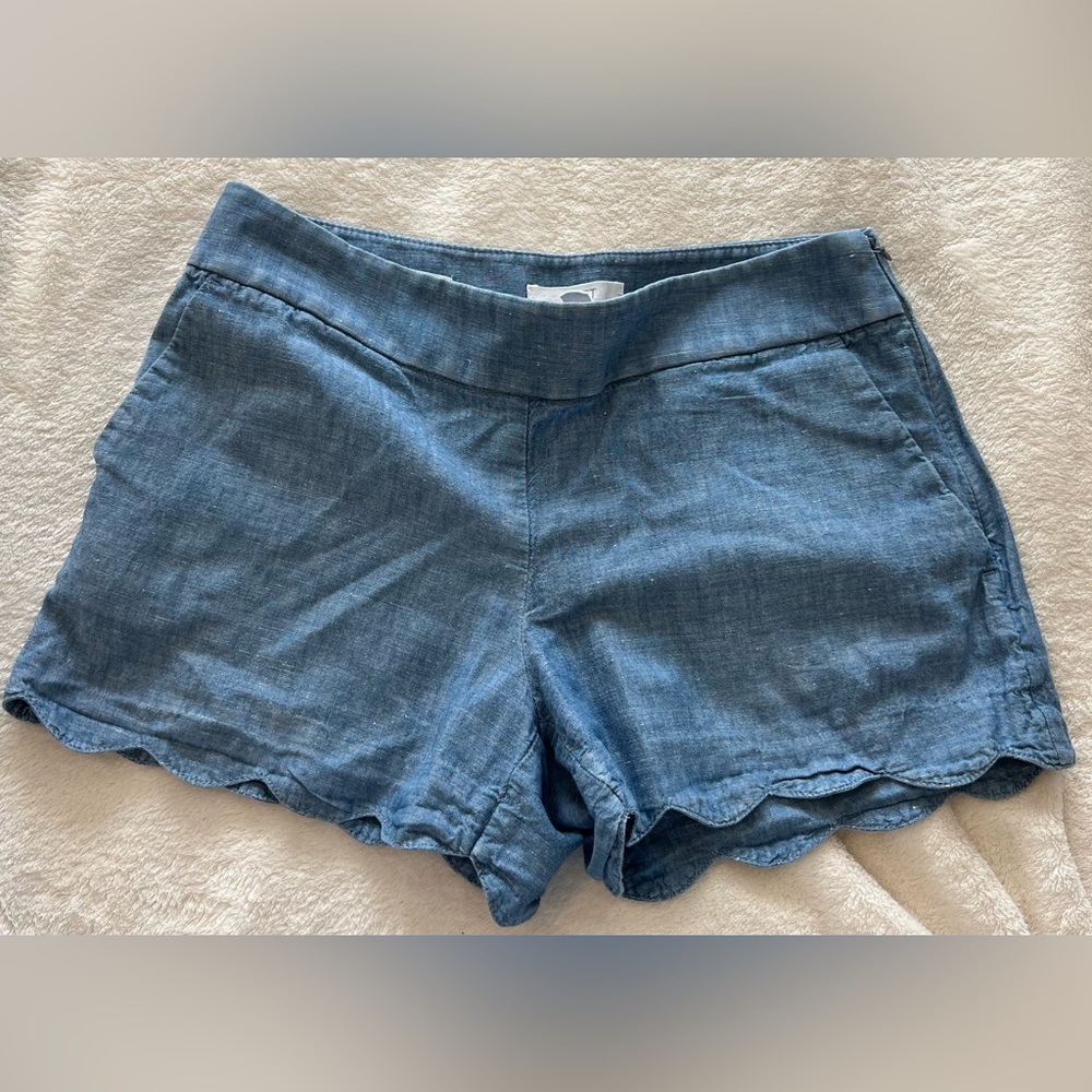 GUC Loft Size 0 Chambray scalloped hem shorts